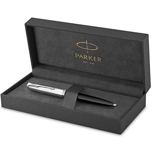 Parker 51 Kugelschreiber | Schwarzer Schaft mit Chromfarbenen Zierteilen | Mittlere Schreibspitze mit Schwarzer Nachfüllmine | Geschenkbox Parker 51 Kugelschreiber | Schwarzer Schaft mit Chromfarbenen Zierteilen | Mittlere Schreibspitze mit Schwarzer Nachfüllmine | Geschenkbox von Parker