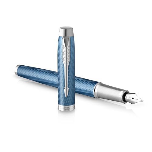 Parker IM Füller | Blaugraue Premium-Lackierung mit Chromverzierung | Füllfederhalter mit feiner Feder und blauer Tinte | Geschenkbox Parker IM Füller | Blaugraue Premium-Lackierung mit Chromverzierung | Füllfederhalter mit feiner Feder und blauer Tinte | Geschenkbox von PARKER