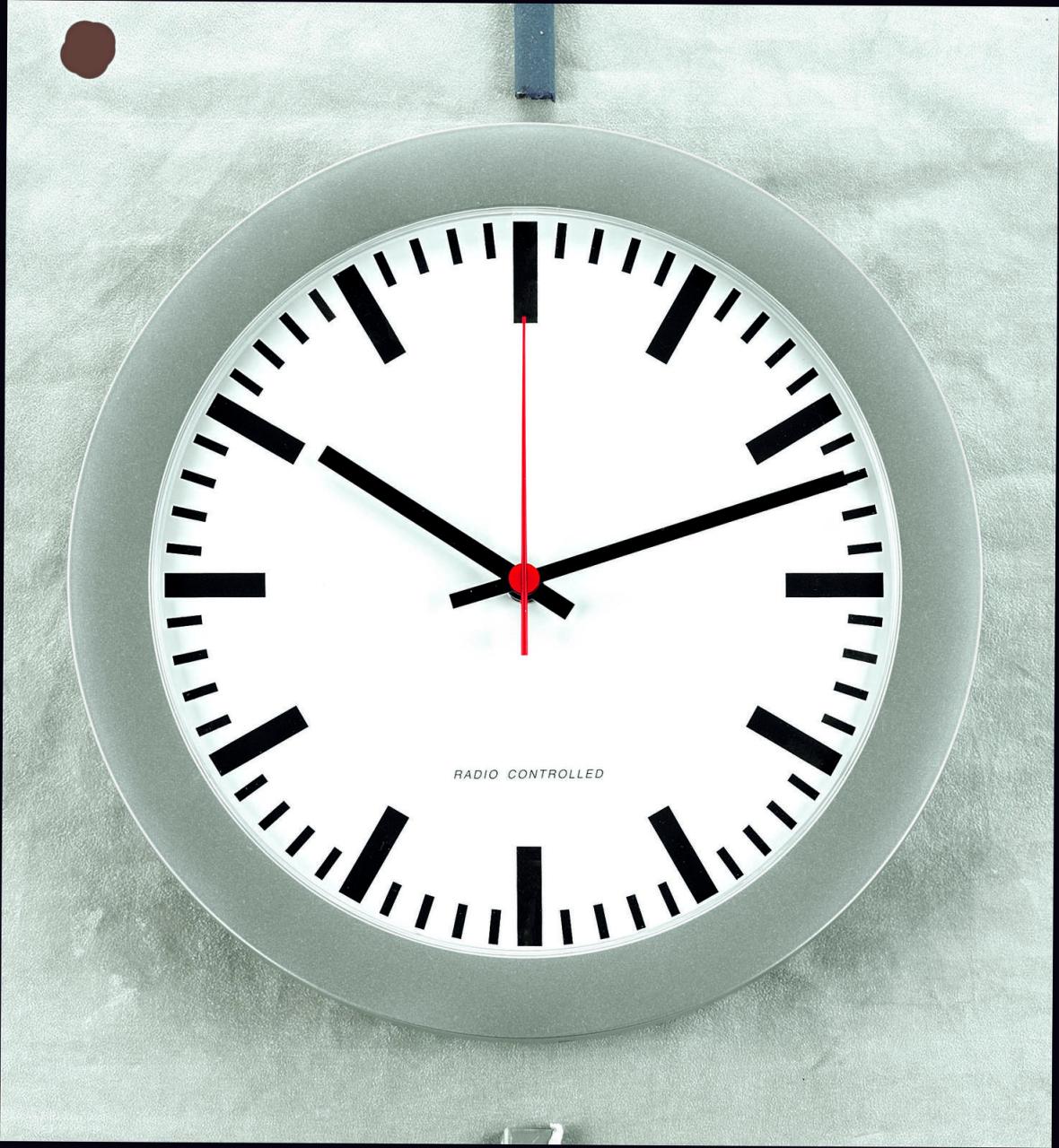 PEWETA Funkwanduhr Bahnhof Ø 30 cm silber PEWETA Funkwanduhr Bahnhof Ø 30 cm silber von PEWETA