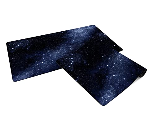 PLAYMATS Mauspad - Galaxie 61 cm x 35,5 cm - Gummischreibtischunterlage mit Rutschfester Rückseite, ideal für Arbeit und Spiele von PLAYMATS