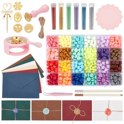 PLIGREAT Wax Seal Stamp Kit Komplettes Siegelwachs Kit mit 24 Farben 960 Stück Wachs Siegel Perle 6 Stück Umschläge 4 Stück Stempel Metallic Pen für Craft Making Lovers Womens Geburtstag PLIGREAT Wax Seal Stamp Kit Komplettes Siegelwachs Kit mit 24 Farben 960 Stück Wachs Siegel Perle 6 Stück Umschläge 4 Stück Stempel Metallic Pen für Craft Making Lovers Womens Geburtstag von PLIGREAT