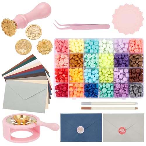 PLIGREAT Wax Seal Stamp Kit komplettes Siegelwachs Kit mit 24 Farben 960 Stück Wachs Siegel Perle 10 Stück Umschläge 3 Stück Stempel Metallic Pen für Craft Making Lovers Damen Geburtstag PLIGREAT Wax Seal Stamp Kit komplettes Siegelwachs Kit mit 24 Farben 960 Stück Wachs Siegel Perle 10 Stück Umschläge 3 Stück Stempel Metallic Pen für Craft Making Lovers Damen Geburtstag von PLIGREAT