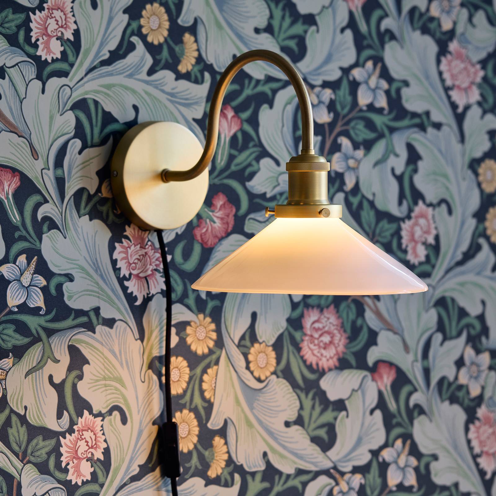 PR Home Wandleuchte Axel, messingfarben, Glasschirm opal PR Home Wandleuchte Axel, messingfarben, Glasschirm opal von PR Home