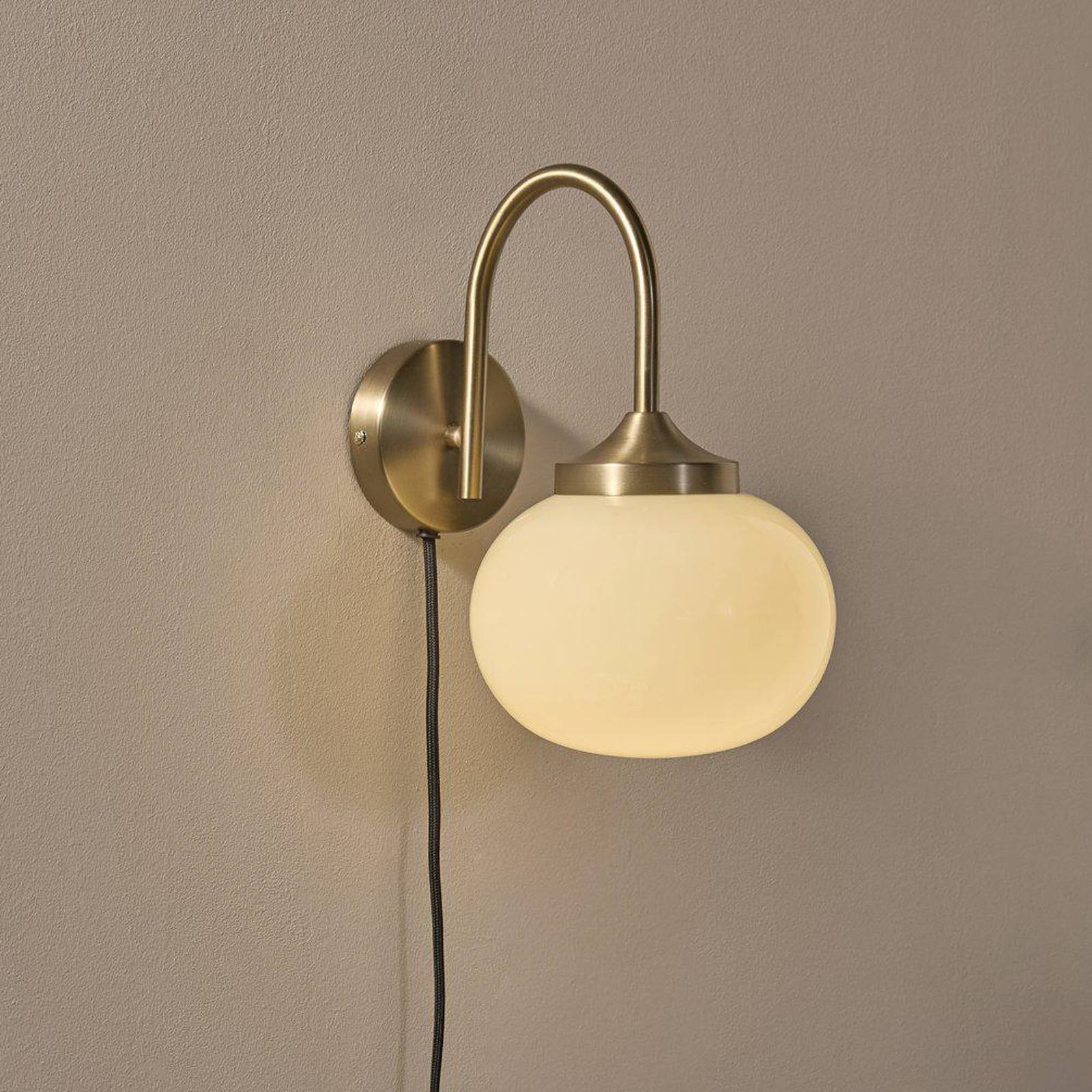 PR Home Wandleuchte Elsy, messingfarben, Glas creme, Stecker PR Home Wandleuchte Elsy, messingfarben, Glas creme, Stecker von PR Home