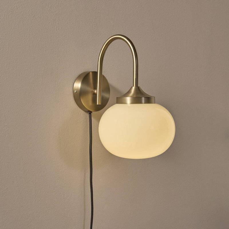 PR Home Wandleuchte Elsy, messingfarben, Glas creme, Stecker von PR Home