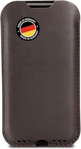 Pack & Smooch Handyhülle Für iPhone 16 Pro Max/Plus Hülle Kingston aus 100% Merino Wollfilz | Pflanzlich gegerbtes Leder | Made in Germany - Dunkelbraun von Pack & Smooch