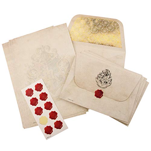 Hogwarts Aufnahmebrief Schreibset - Offiziell lizenziertes Harry Potter Merchandise & Schreibtischzubehör, 10 Umschläge, 20 Blatt Papier & 10 Wachssiegel Aufkleber im Set Hogwarts Aufnahmebrief Schreibset - Offiziell lizenziertes Harry Potter Merchandise & Schreibtischzubehör, 10 Umschläge, 20 Blatt Papier & 10 Wachssiegel Aufkleber im Set von Paladone
