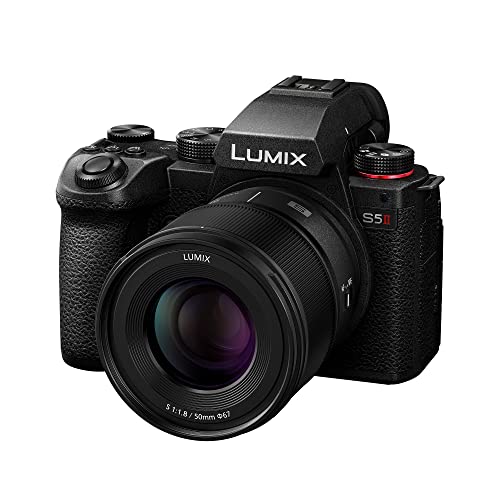 Panasonic Lumix DC-S5 II, Spiegellose Vollformatkamera, mit 50-mm-F1,8-Objektiv, 4K 60p und 6K 30p, Flip-Screen, WLAN, Hybrid-Phasen-AF mit 779 Messfeldern, Active IS, Schwarz von Panasonic