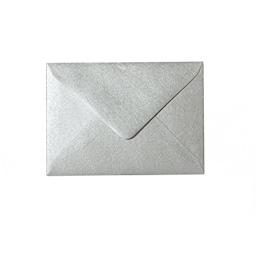 50 Stück C8 (57x81mm) Briefumschläge – Silber mit Dreieckslasche von Paper24