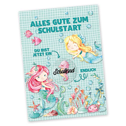 Papierdrachen Postkarte mit Button | Alles Gute zum Schulstart zum Verschicken und Verschenken | Design Meerjungfrau | 35mm Button bedruckt mit Schulkind von Papierdrachen