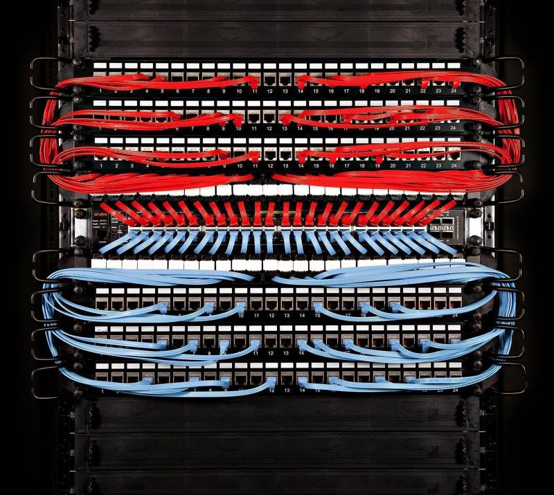 PATCHBOX PLUS+ - Kabeleinzugssystem - CAT 6a - STP - RAL 9005 (P60STPXC6AX24V) von Patchbox