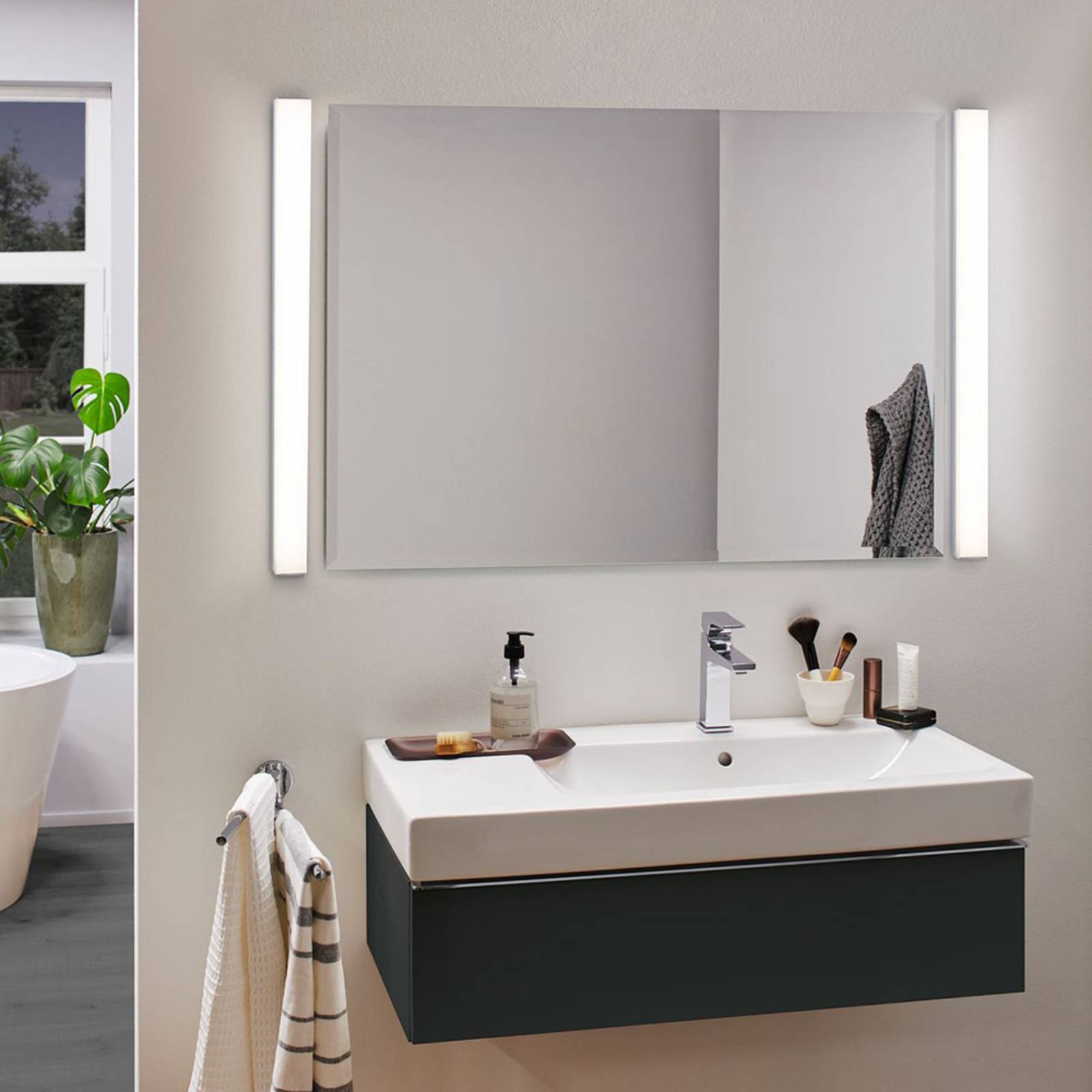 Paulmann HomeSpa Tova LED-Spiegelleuchte, 90 cm Paulmann HomeSpa Tova LED-Spiegelleuchte, 90 cm von Paulmann