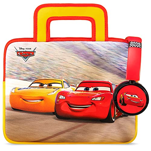 Pebble Gear Disney Cars Kids Tragetasche & Kopfhörer - kindersicher mit Lautstärkebeschränkung, Kinder-Tasche passend für 10 Zoll Tablets, Platz für Spielzeug und Zubehör, Maße 20x 26,5X 2cm von Pebble Gear