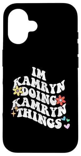 Groovy Im Kamryn Doing Kamryn Things Lustiger Muttertag Hülle für iPhone 16 Groovy Im Kamryn Doing Kamryn Things Lustiger Muttertag Hülle für iPhone 16 von Personalized Name Mothers Day outfit For Women