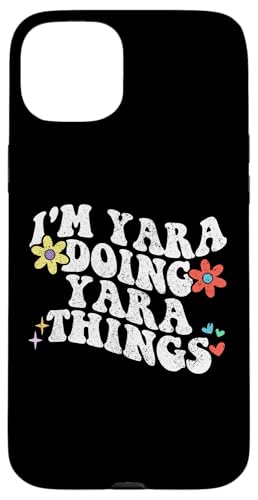 Retro Groovy Im Yara Doing Yara Things Lustiger Muttertag Hülle für iPhone 15 Plus Retro Groovy Im Yara Doing Yara Things Lustiger Muttertag Hülle für iPhone 15 Plus von Personalized Name Mothers Day outfit For Women