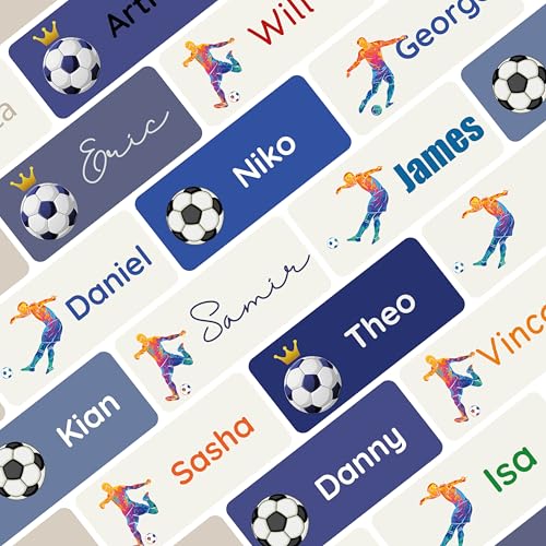 Petite Print® Namensaufkleber für Kinder (75 Stück), Schule, Kindergarten, Kleidung & Gegenstände, Namensetiketten personalisiert mit Namen und waschmaschinenfest (Fußball Neon) von Petite Print