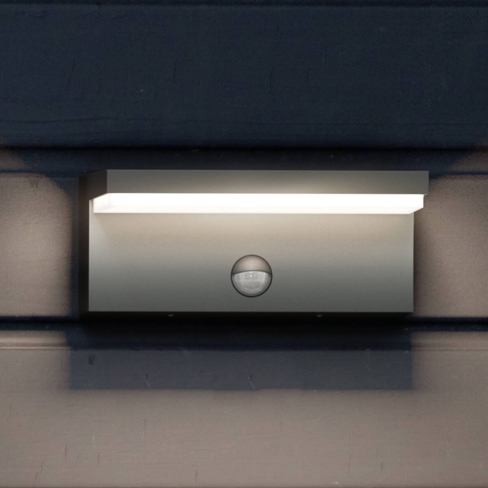 Philips Bustan LED-Außenwandlampe Sensor 2.700 K Philips Bustan LED-Außenwandlampe Sensor 2.700 K von Philips