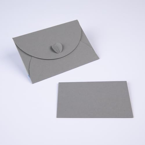 PresentFill® 25 Mini Briefumschläge mit Karten – Schiefer Grau – Kleine Umschläge Mini mit Herz Verschluss und Blanko Karten aus 100% Recycling Kraftpapier zum Selbst gestalten und beschriften von Present Fill