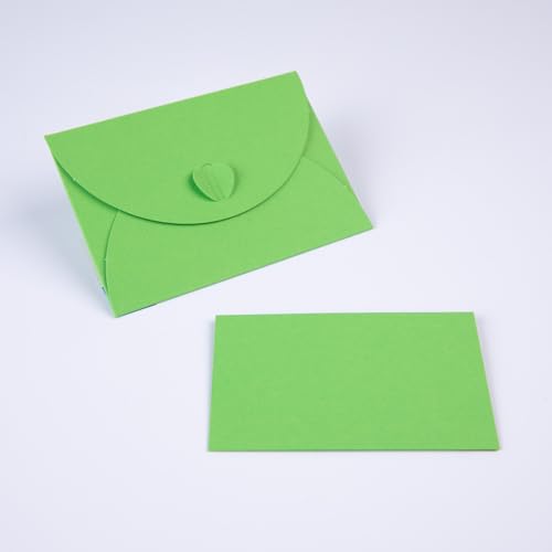 PresentFill® 50 Mini Briefumschläge mit Karten – Apfel Grün – Kleine Umschläge Mini mit Herz Verschluss und Blanko Karten aus 100% Recycling Kraftpapier zum Selbst gestalten und beschriften von Present Fill