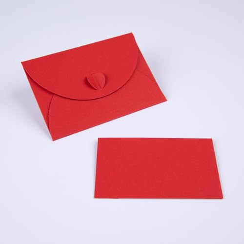 PresentFill® 50 Mini Briefumschläge mit Karten – Rubin Rot – Kleine Umschläge Mini mit Herz Verschluss und Blanko Karten aus 100% Recycling Kraftpapier zum Selbst gestalten und beschriften von Present Fill