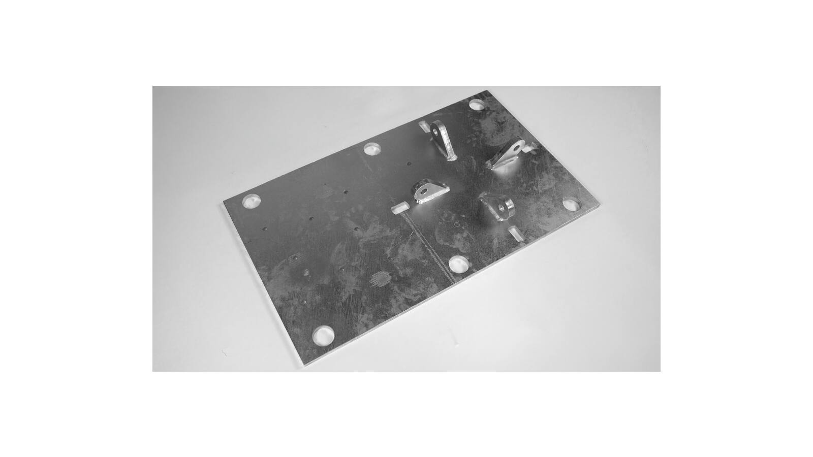 Prolyte Mini Flat Roof Bodenplatte für H30V mit Ösen für Windverband Prolyte Mini Flat Roof Bodenplatte für H30V mit Ösen für Windverband von Prolyte