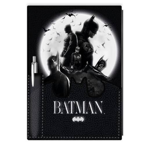 Batman A5 Premium Notizbuch & Stift Set - Offizielles DC Comics Batman Notizbuch und Stift Set, Design mit ikonischem Batman-Logo, perfekt zum Schreiben, Journaling, Verschenken, ideal für DC-Fans Batman A5 Premium Notizbuch & Stift Set - Offizielles DC Comics Batman Notizbuch und Stift Set, Design mit ikonischem Batman-Logo, perfekt zum Schreiben, Journaling, Verschenken, ideal für DC-Fans von Pyramid International