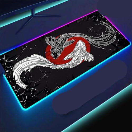 QPSJXN Large RGB KOI Fish Mouse PAD XXL Rückenbeleuchtete Spielmatte mit Yin Yang -Design für Computertastaturzubehör(CS05100) von QPSJXN
