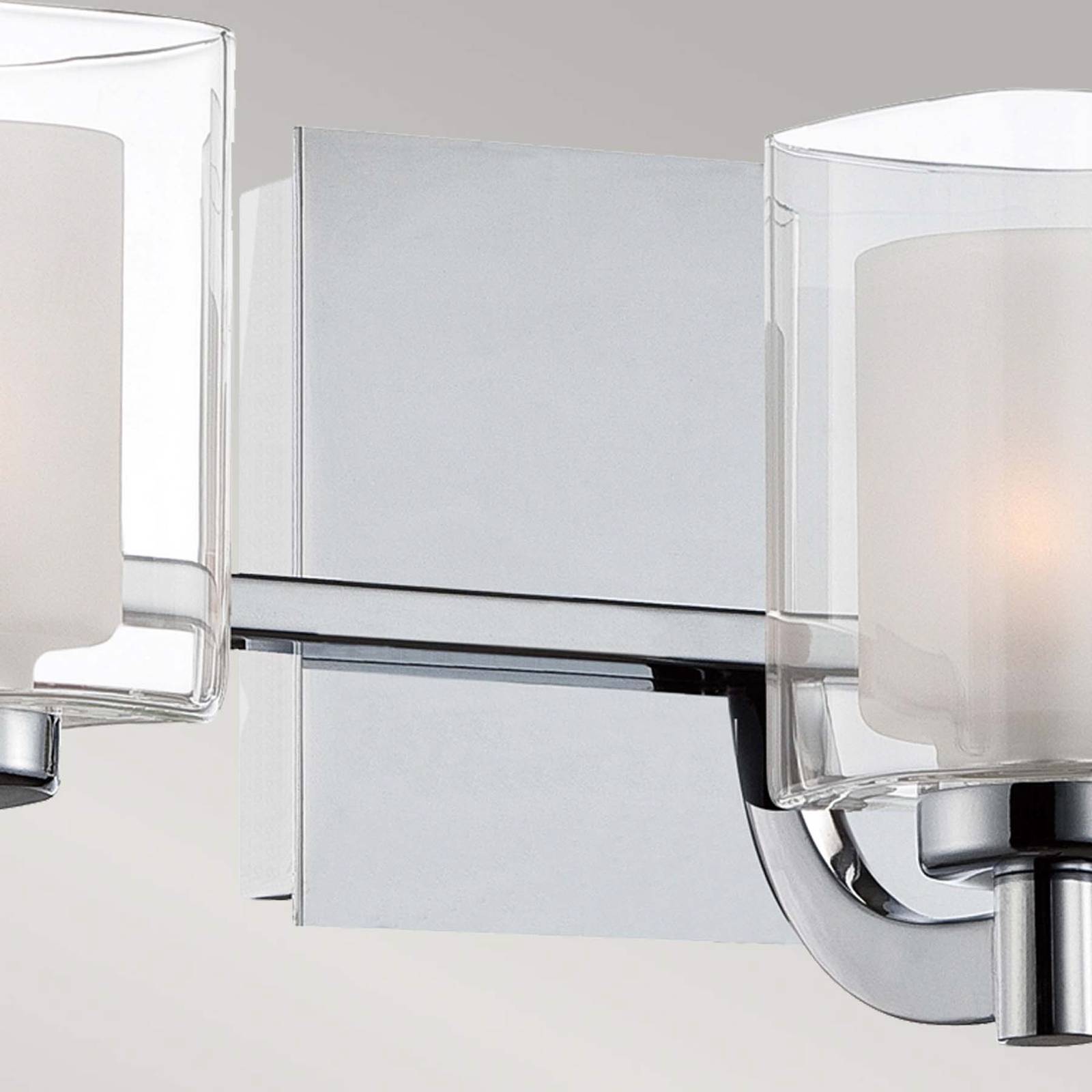 Wandleuchte Kolt IP44 mit doppeltem Glasschirm, dreiflammig Wandleuchte Kolt IP44 mit doppeltem Glasschirm, dreiflammig von QUOIZEL
