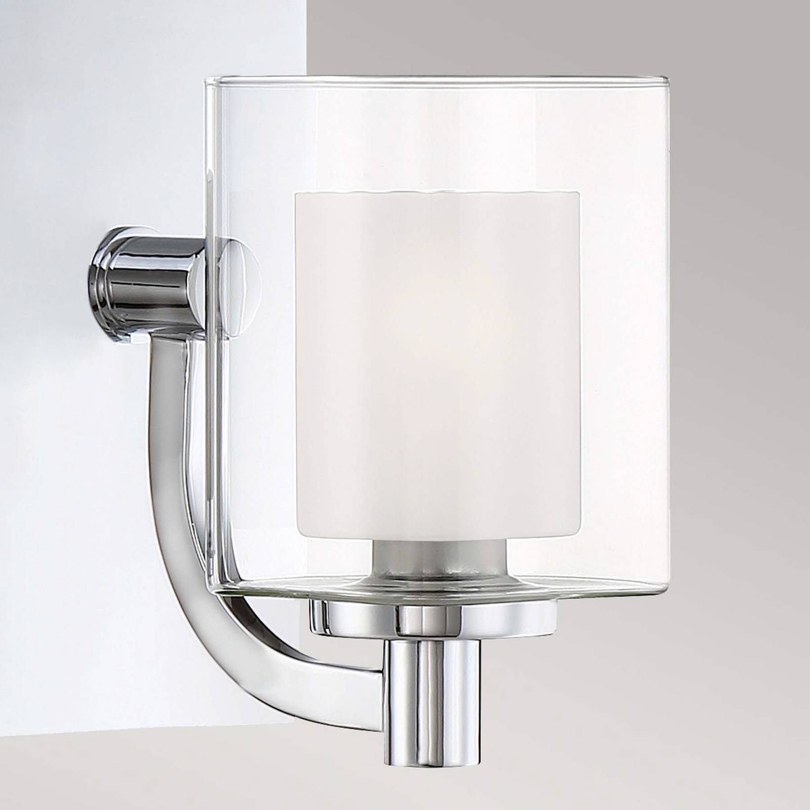 Wandleuchte Kolt IP44 mit doppeltem Glasschirm, einflammig Wandleuchte Kolt IP44 mit doppeltem Glasschirm, einflammig von QUOIZEL