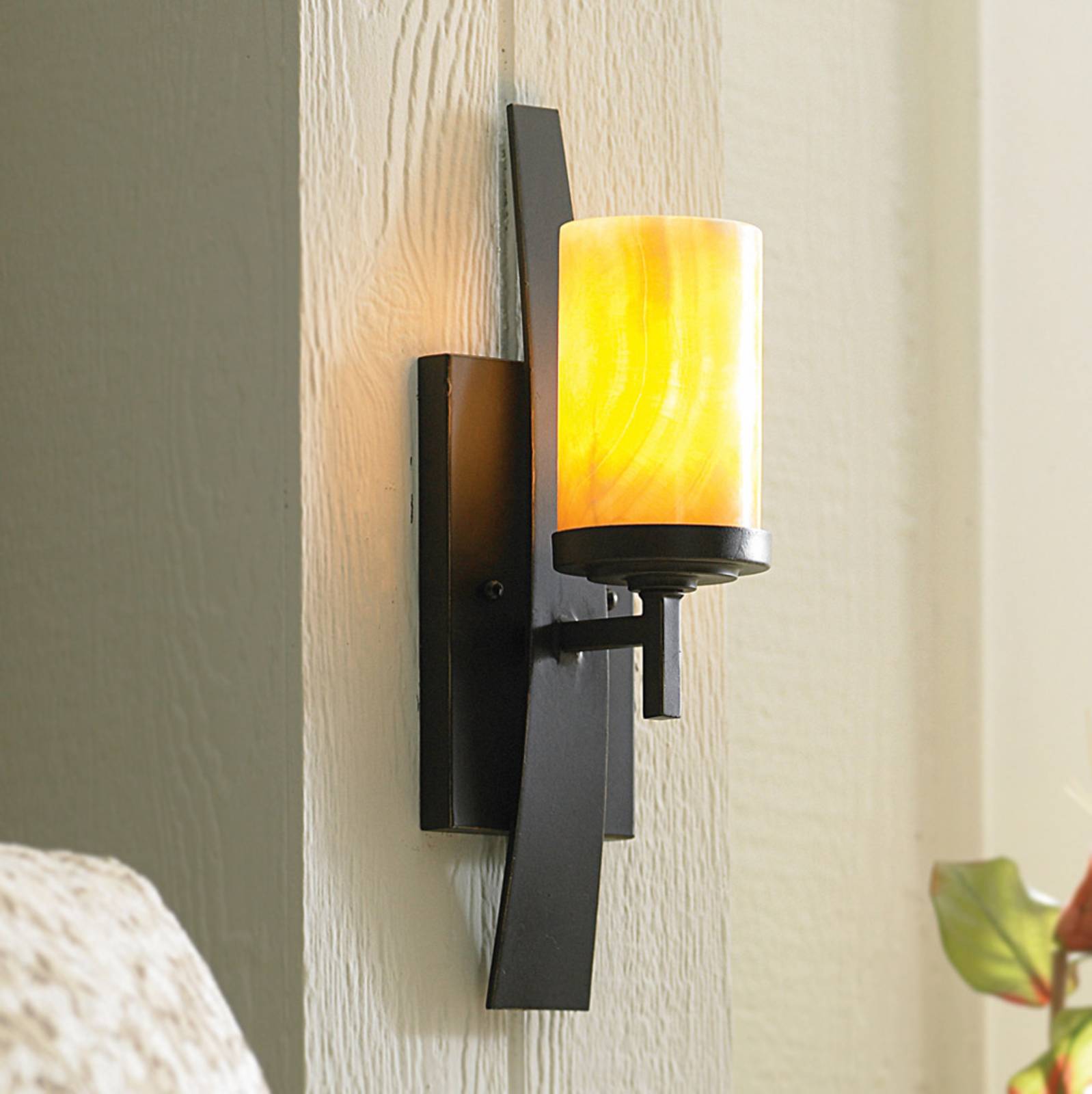 Wandleuchte Kyle mit Onyx-Schirm Wandleuchte Kyle mit Onyx-Schirm von QUOIZEL