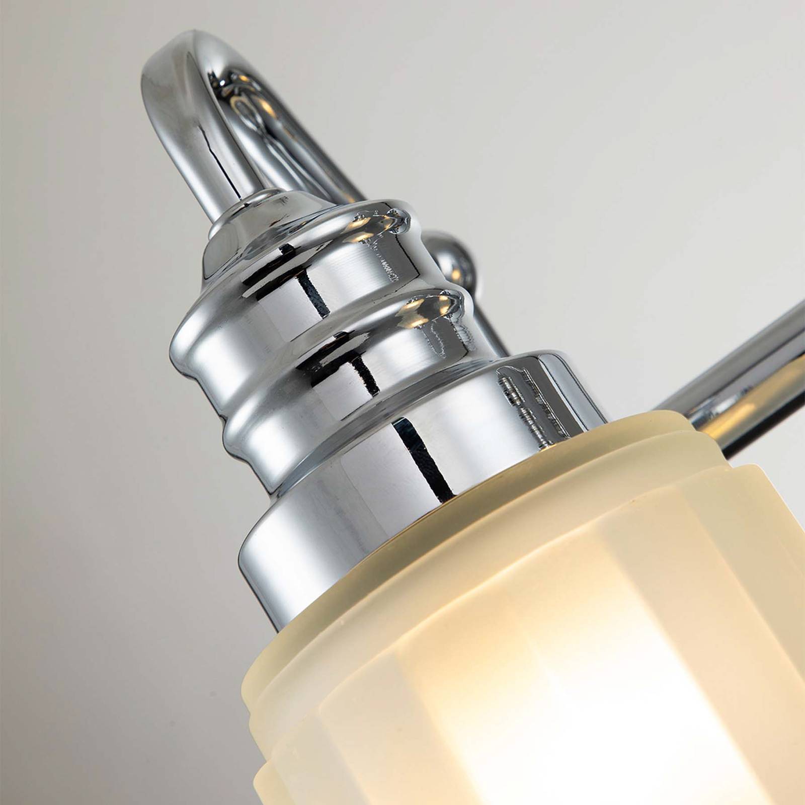 Wandleuchte Swell IP44, 2-flammig, chrom poliert Wandleuchte Swell IP44, 2-flammig, chrom poliert von QUOIZEL