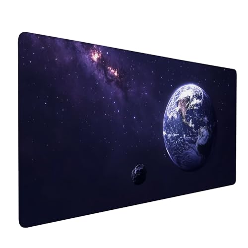 Lila Mauspad 800 x 400 x 3 mm, XXL Gaming Mauspad Universum, Verlängertes Groß Mauspad Schreibtischauflage, Wasserdicht Mauspad, Genähte Kanten Mauspad, Rutschfeste Gummibasis, Mauspad Gamer Y-688 Lila Mauspad 800 x 400 x 3 mm, XXL Gaming Mauspad Universum, Verlängertes Groß Mauspad Schreibtischauflage, Wasserdicht Mauspad, Genähte Kanten Mauspad, Rutschfeste Gummibasis, Mauspad Gamer Y-688 von Qiaoqoo