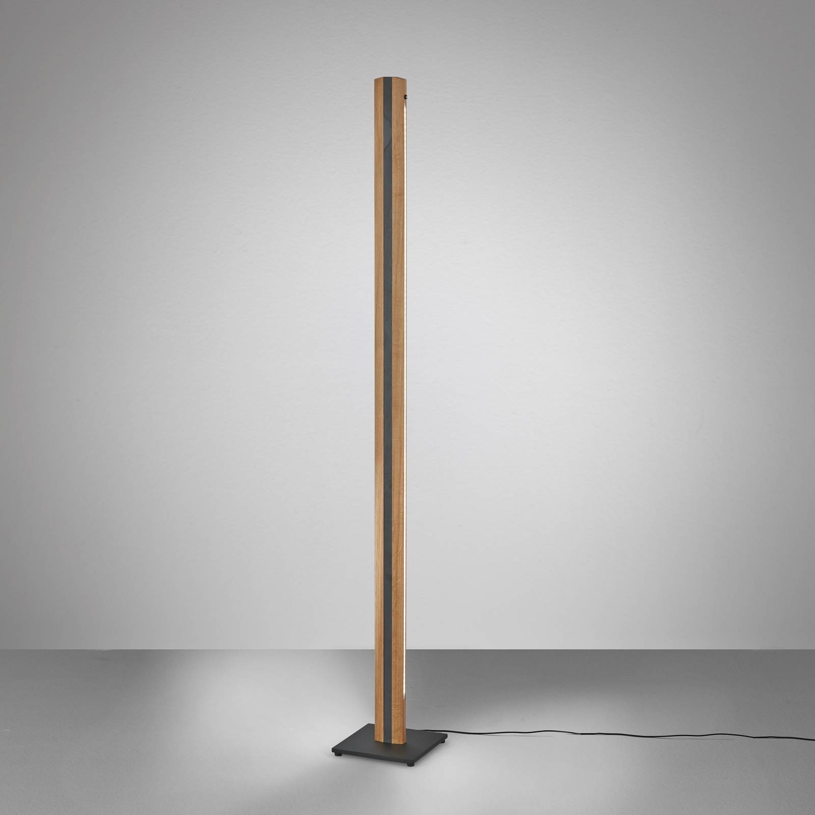 Quitani LED-Stehleuchte Elis, eiche/schwarz Quitani LED-Stehleuchte Elis, eiche/schwarz von Quitani