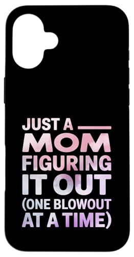 Lustiges Zitat "Just a Mom Figuring It Out" Hülle für iPhone 16 Plus Lustiges Zitat "Just a Mom Figuring It Out" Hülle für iPhone 16 Plus von Real Life Mama Mode