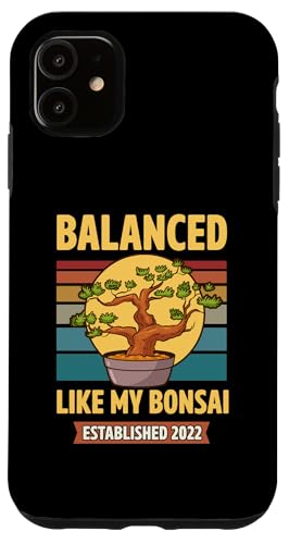 Ausgewogen wie mein Bonsai Gegründeter Bonsai im Geburtsjahr 2022 Hülle für iPhone 11 von Retro Birthday Party Supplies for Bonsai Gardeners