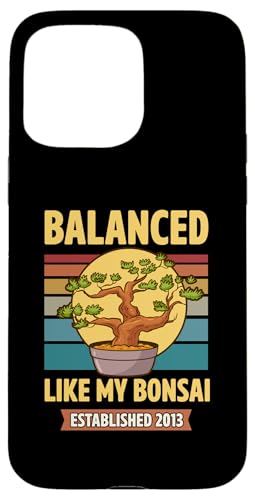 Balanced Like My Bonsai gegründet 2013 Geburtsjahr Bonsai Hülle für iPhone 15 Pro Max von Retro Birthday Party Supplies for Bonsai Gardeners