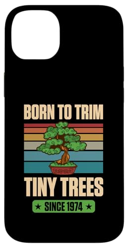 Geboren, um kleine Bäume zu trimmen, seit 1974 zum Geburtstag mit Bonsai-Thema Hülle für iPhone 14 Plus von Retro Birthday Party Supplies for Bonsai Gardeners