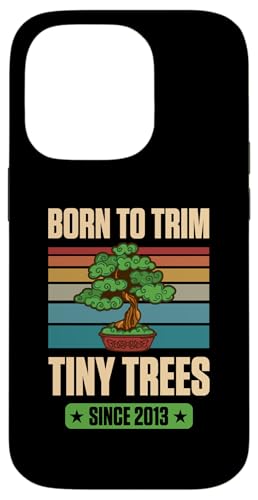 Geboren, um kleine Bäume zu trimmen, seit 2013 zum Geburtstag mit Bonsai-Thema Hülle für iPhone 14 Pro Geboren, um kleine Bäume zu trimmen, seit 2013 zum Geburtstag mit Bonsai-Thema Hülle für iPhone 14 Pro von Retro Birthday Party Supplies for Bonsai Gardeners
