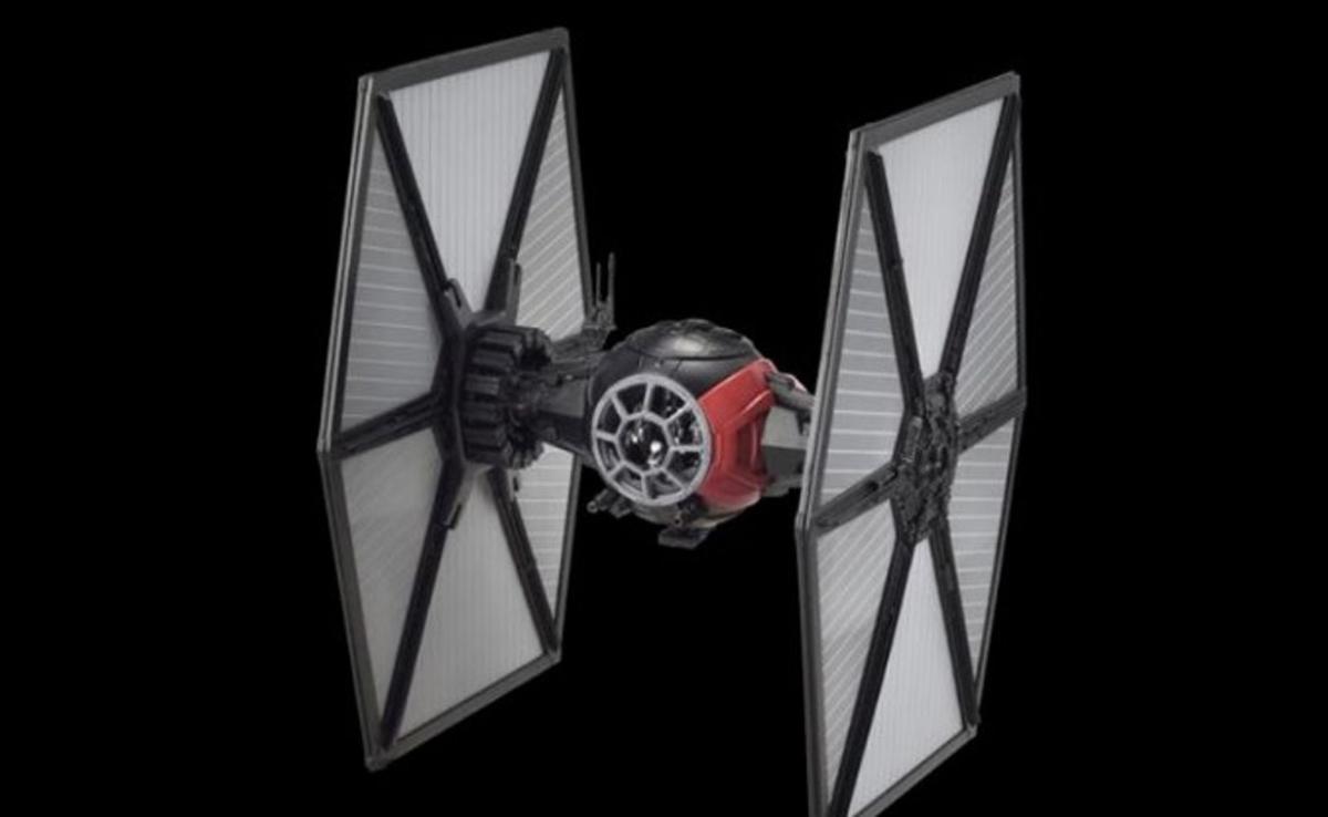 First Order Special Forces TIE Fighter - Bandai First Order Special Forces TIE Fighter - Bandai von Revell