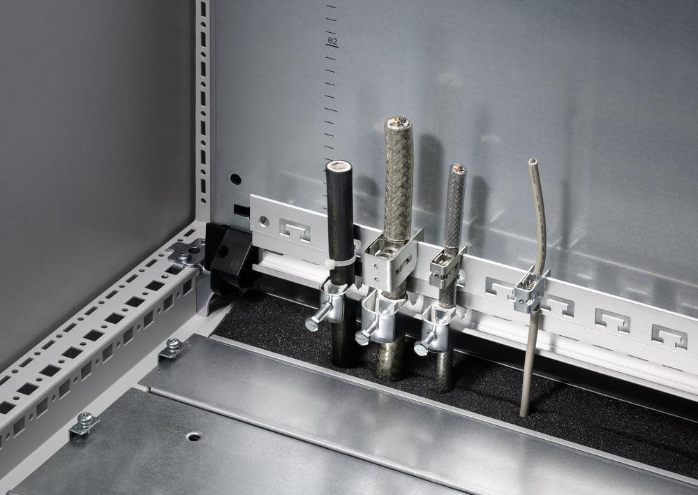 Rittal SZ Rail for EMC shielding bracket and strain relief - Kabelmanagement-Schienenset f�r Geh�use - 55.3 cm von Rittal