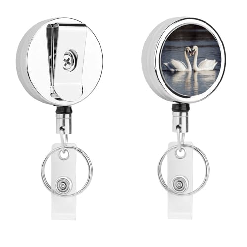 Romantischer weißer Schwanen-Ausweishalter, einziehbar, mit Schlüsselring, lustiger Ausweishalter für Lehrer, Krankenschwester, Arzt, Arbeiter, Geschenk, ID, Namensschild, dekorative Metall-Clips Romantischer weißer Schwanen-Ausweishalter, einziehbar, mit Schlüsselring, lustiger Ausweishalter für Lehrer, Krankenschwester, Arzt, Arbeiter, Geschenk, ID, Namensschild, dekorative Metall-Clips von Rkklvbns