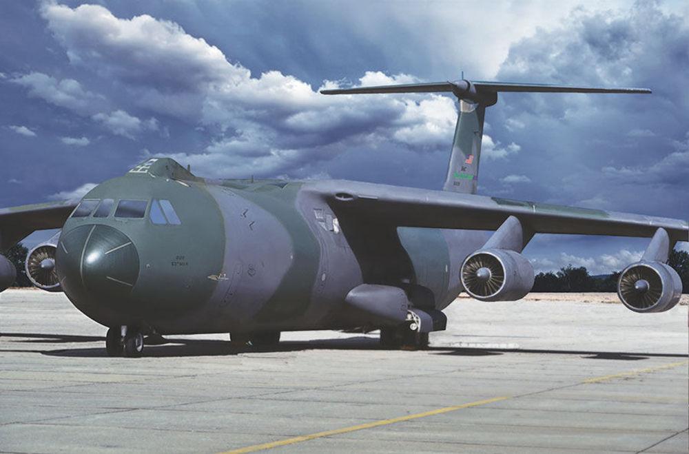 Lockheed C-141B Starlifter von Roden
