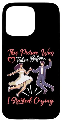 Hochzeit: Dieses Bild wurde aufgenommen, bevor ich anfing zu weinen Hülle für iPhone 15 Pro Max Hochzeit: Dieses Bild wurde aufgenommen, bevor ich anfing zu weinen Hülle für iPhone 15 Pro Max von Romantic Wedding And Marriage Designs