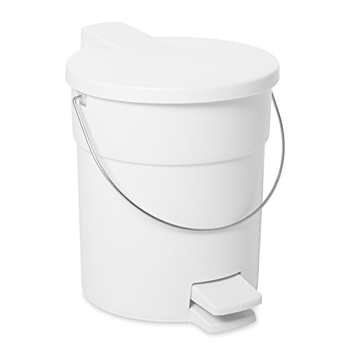 Rubbermaid Commercial Products 4-1/2 gal HDPE Step On Trash Can with Rigid Liner - White von Rubbermaid Commercial Products