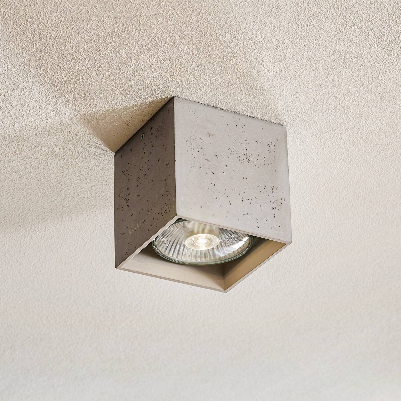 Deckenleuchte Ara als Würfel aus Beton 14cm x 14cm Deckenleuchte Ara als Würfel aus Beton 14cm x 14cm von SOLLUX LIGHTING