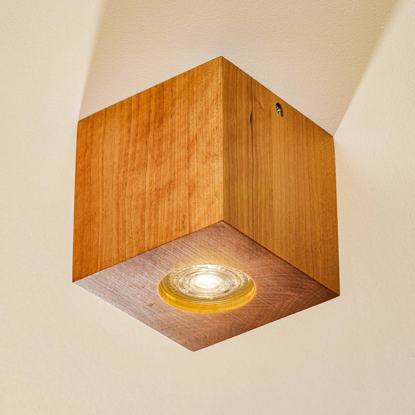 Deckenleuchte Ara als Würfel aus Holz von SOLLUX LIGHTING