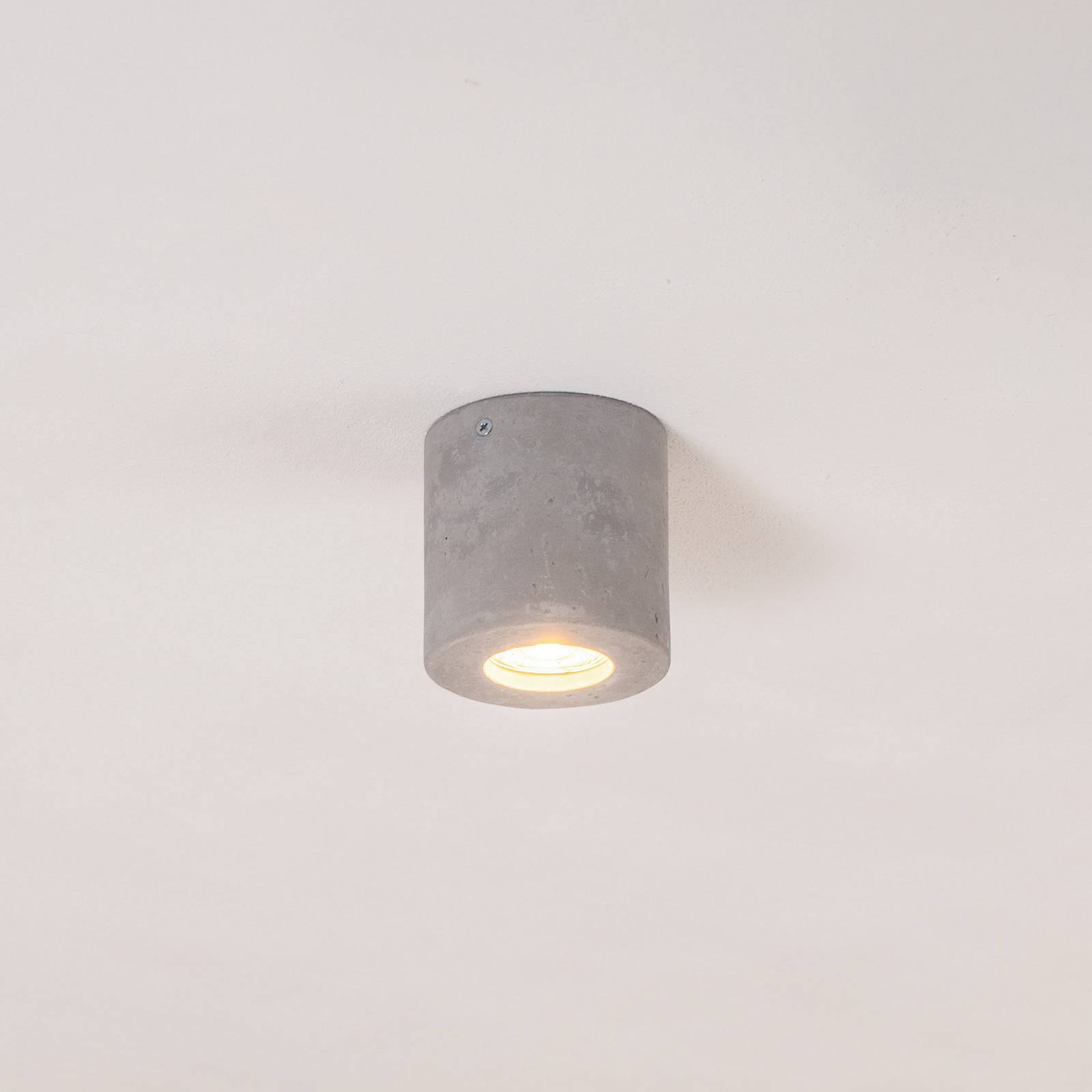 Deckenleuchte Ara als Zylinder aus Beton Ø 10cm Deckenleuchte Ara als Zylinder aus Beton Ø 10cm von SOLLUX LIGHTING