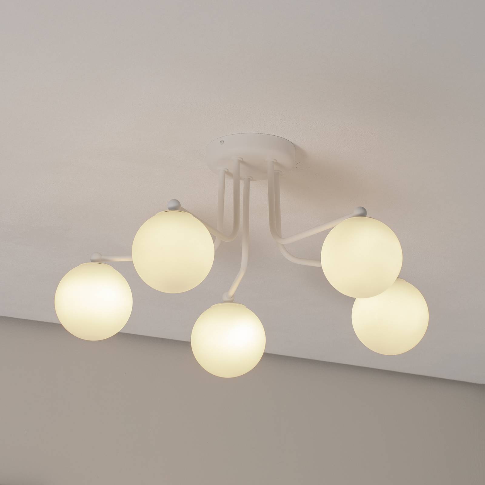Deckenleuchte Astral, weiß, Länge 64 cm, Stahl/Glas, 5-flg. Deckenleuchte Astral, weiß, Länge 64 cm, Stahl/Glas, 5-flg. von SOLLUX LIGHTING