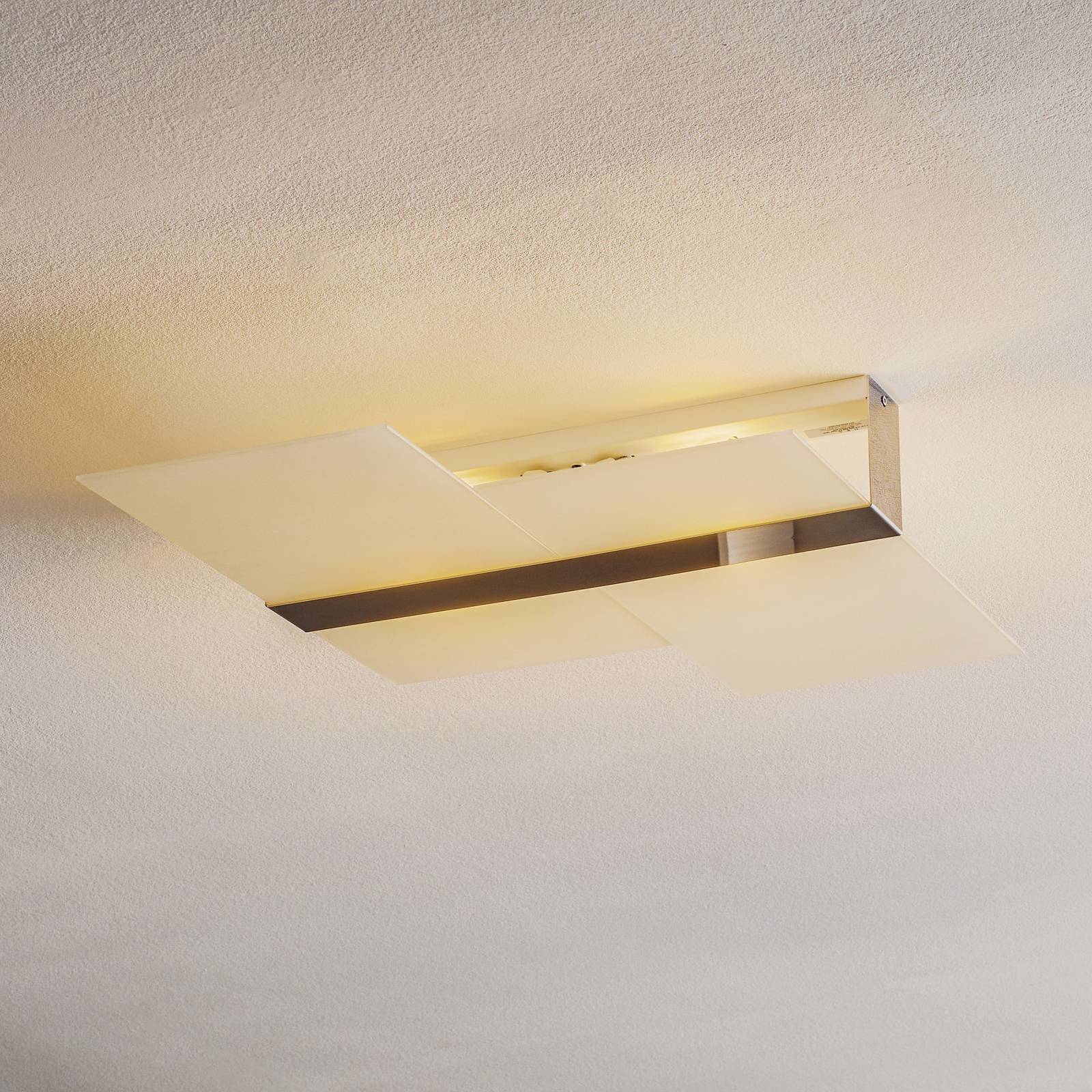 Deckenleuchte Shifted, zwei Glas-Abschnitte, chrom Deckenleuchte Shifted, zwei Glas-Abschnitte, chrom von SOLLUX LIGHTING