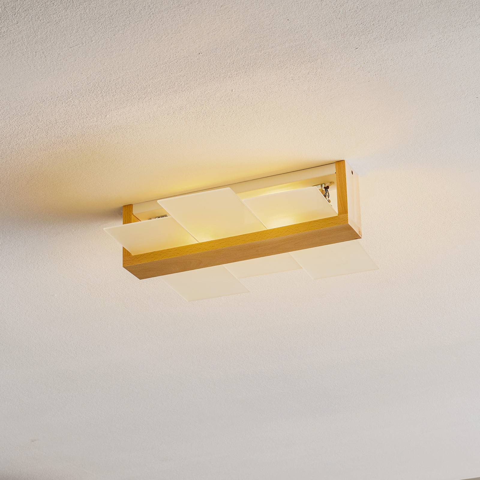 Deckenleuchte Shifted 2, Glas und helles Holz Deckenleuchte Shifted 2, Glas und helles Holz von SOLLUX LIGHTING